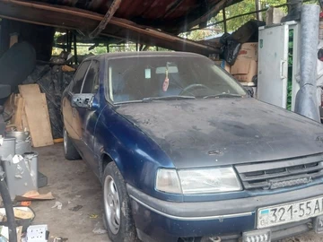 Авто Opel Vectra 1992 № 8290421