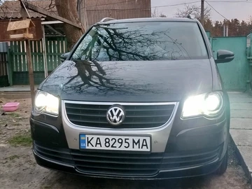Авто Volkswagen Touran 2009 № 8292157