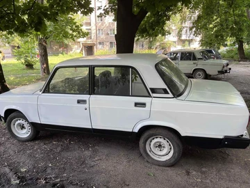 Авто ВАЗ 2107 1992 № 8293063