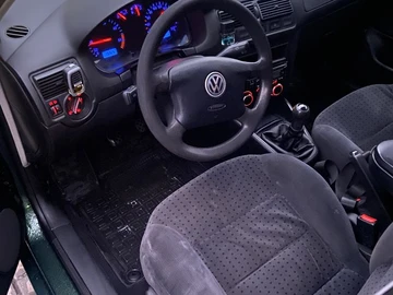 Авто Volkswagen Golf 2000 № 8294103
