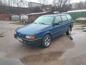 Авто Volkswagen Passat Variant 1990 № 8294722