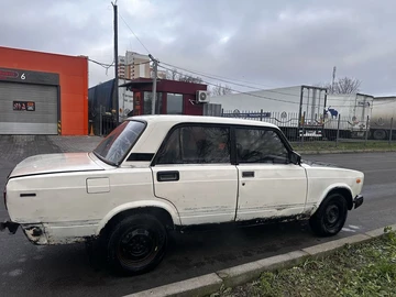 Авто ВАЗ 2107 1989 № 8295573
