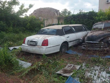 Авто Lincoln Town Car 2000 № 8296703
