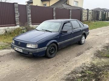 Авто Volkswagen Passat Sedan 1990 № 8298476
