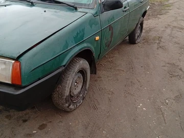Авто ВАЗ 2109 1989 № 8298698