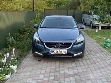 Авто Volvo V40 Kombi 2013 № 8298823
