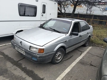 Авто Volkswagen Passat Sedan 1989 № 8299273