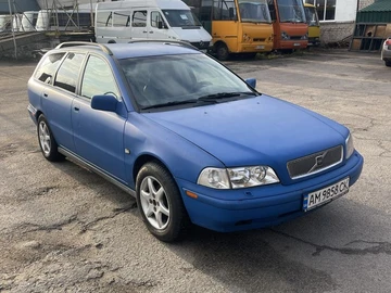 Авто Volvo V40 Kombi 1997 № 8300017