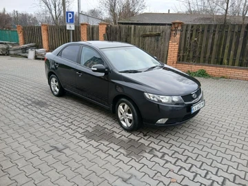 Авто KIA Cerato Forte  2009 № 8300065