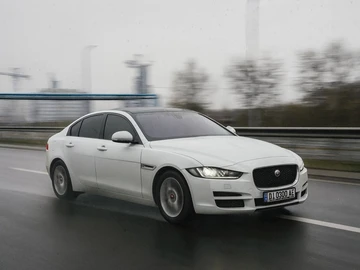 Авто Jaguar Xe 2017 № 8300838