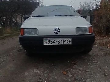Авто Volkswagen Passat Sedan 1990 № 8302169