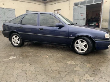 Авто Opel Vectra 1995 № 8302592
