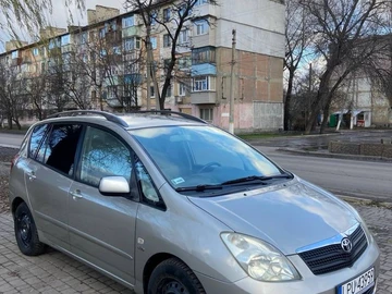 Авто Toyota Corolla Verso 2003 № 8303386
