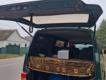 Авто Volkswagen Transporter 2000 № 8305409