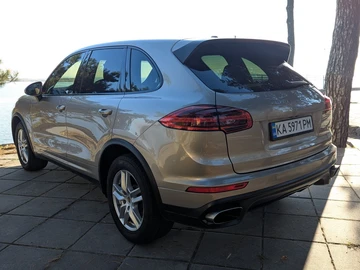 Авто Porsche Cayenne 2015 № 8306216