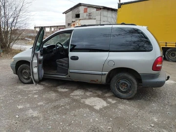 Авто Chrysler Voyager 1998 № 8306423
