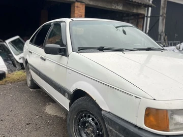 Авто Volkswagen Passat Sedan 1990 № 8307190