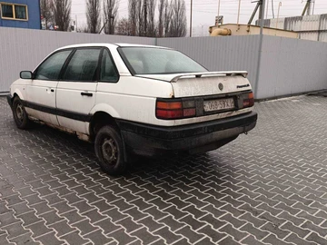 Авто Volkswagen Passat Sedan 1989 № 8307423