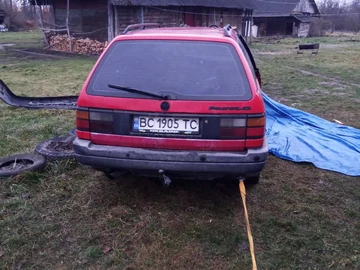 Авто Volkswagen Passat Variant 1992 № 8310440