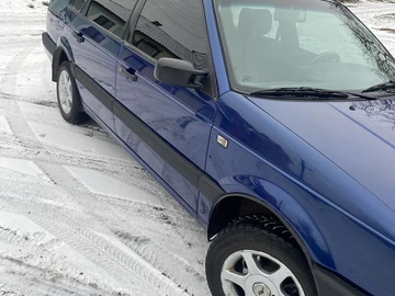 Авто Volkswagen Passat Sedan 1989 № 8310514