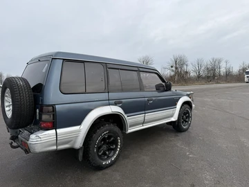 Авто Mitsubishi Pajero 1995 № 8311104