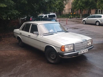 Авто Mercedes 240 1982 № 8311658
