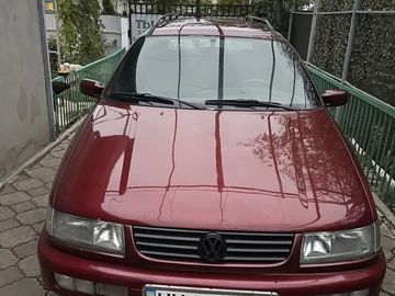 Авто Volkswagen Passat Variant 1994 № 8313398