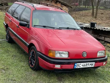 Авто Volkswagen Passat Variant 1992 № 8313415