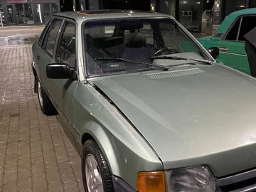 Авто Ford Escort 1988 № 8313966