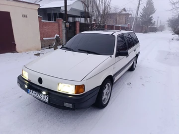 Авто Volkswagen Passat Variant 1990 № 8314495