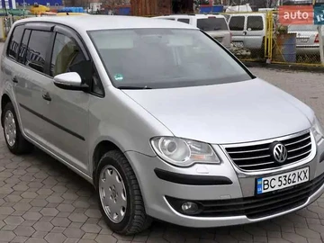 Авто Volkswagen Touran 2010 № 8315225