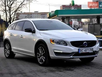 Авто Volvo V60 2015 № 8315624