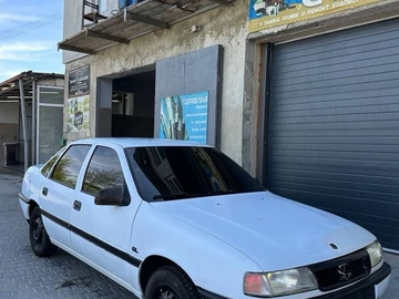 Авто Opel Vectra 1989 № 8319402