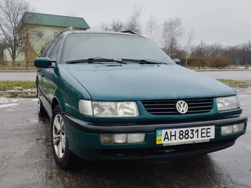 Авто Volkswagen Passat Variant 1994 № 8320009