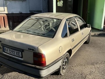 Авто Opel Vectra 1990 № 8322046