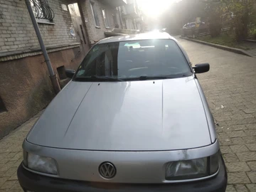 Авто Volkswagen Passat Sedan 1988 № 8322452
