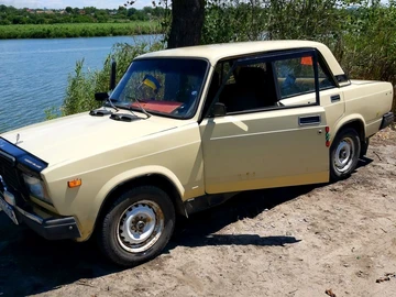Авто ВАЗ 2107 1984 № 8322583