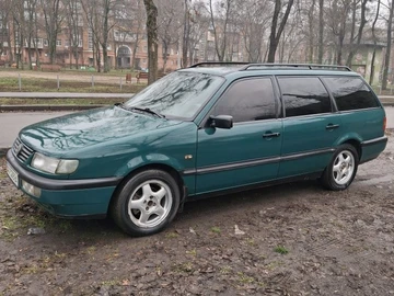 Авто Volkswagen Passat Variant 1994 № 8323684
