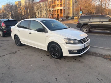 Авто Volkswagen Polo 2016 № 8325741