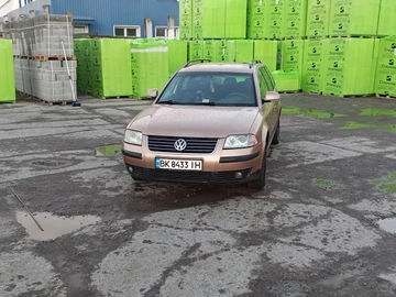 Авто Volkswagen Passat Variant 2004 № 8326535