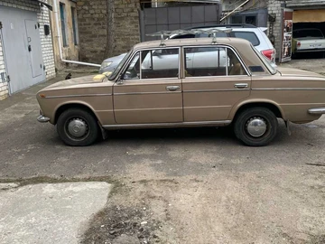 Авто ВАЗ 2103 1983 № 8328783