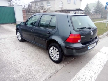 Авто Volkswagen Golf 2000 № 8329000