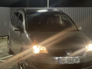 Авто Volkswagen Touran 2008 № 8333397