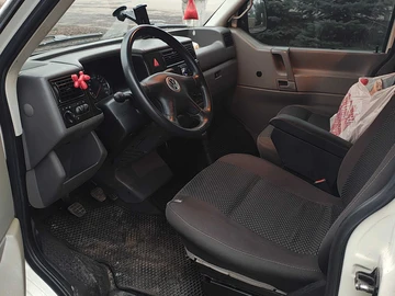 Авто Volkswagen Transporter 2000 № 8333418