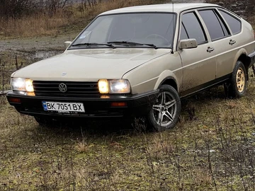 Авто Volkswagen Passat Hatchback 1986 № 8335187