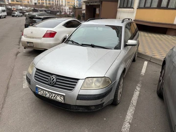 Авто Volkswagen Passat Variant 2004 № 8335615
