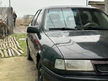 Авто Opel Vectra 1990 № 8336425