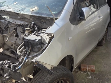 Авто Toyota Yaris 2006 № 8341050
