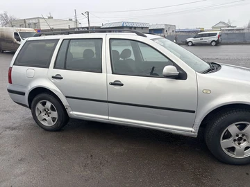 Авто Volkswagen Golf 1999 № 8342329