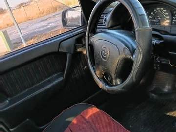 Авто Opel Vectra 1989 № 8342378